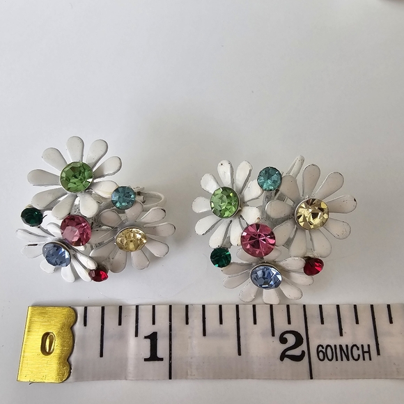 Vintage White Enamel Daisies Flower Colorful Rhinestones clip on earrings - Picture 3 of 3